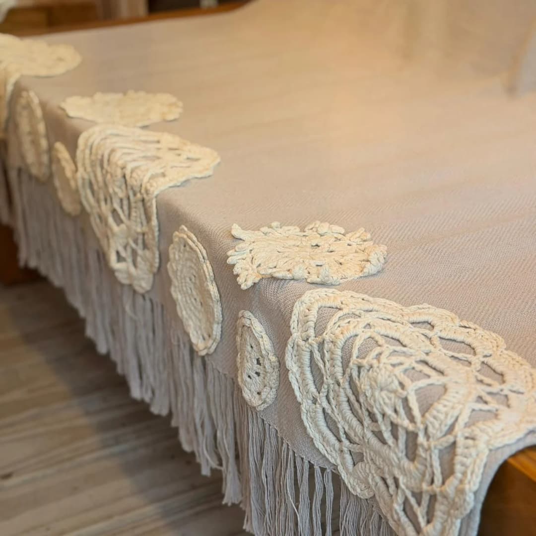 Xale Flores Cinza com Cru 1,60x1,40