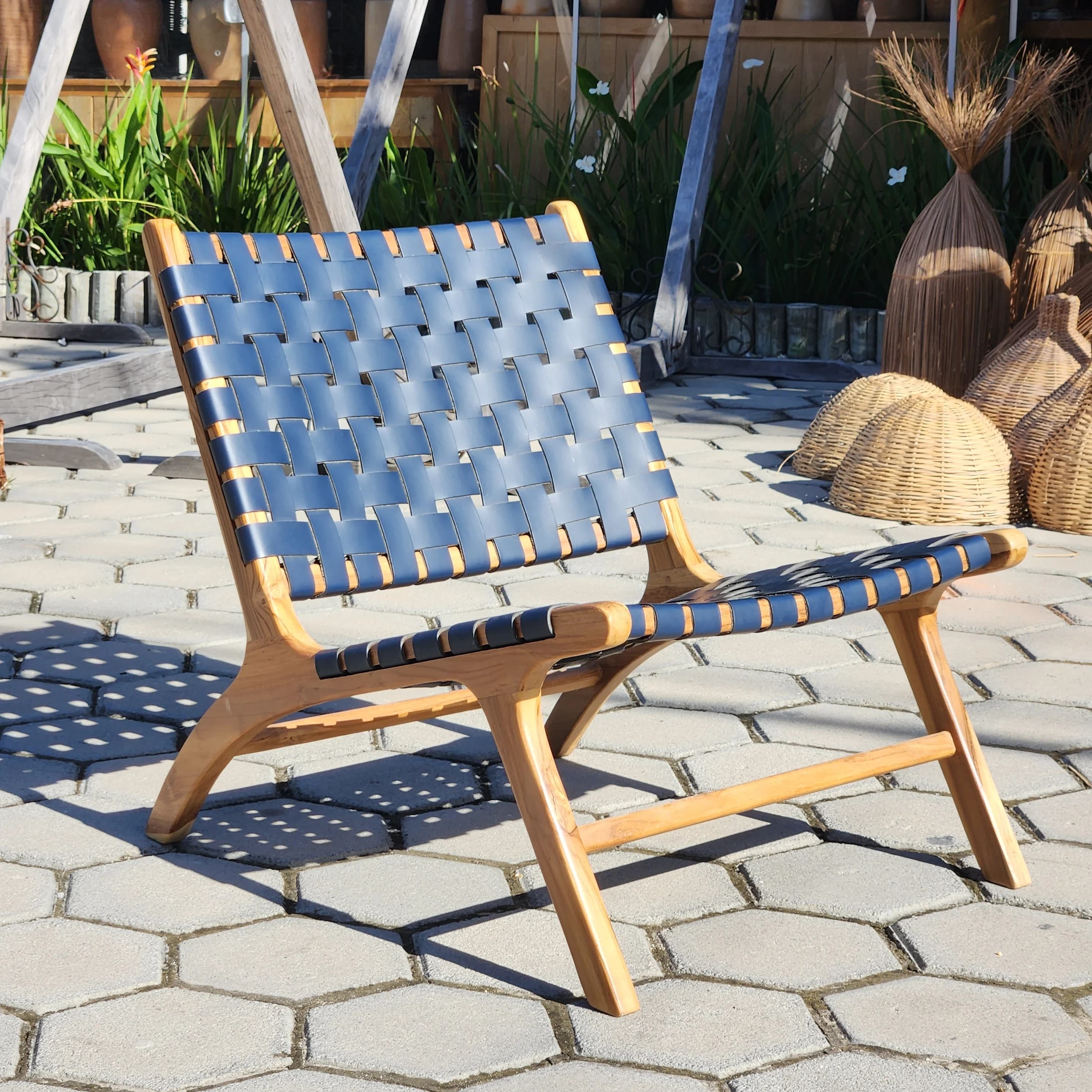 Poltrona Teca Couro Legítimo.