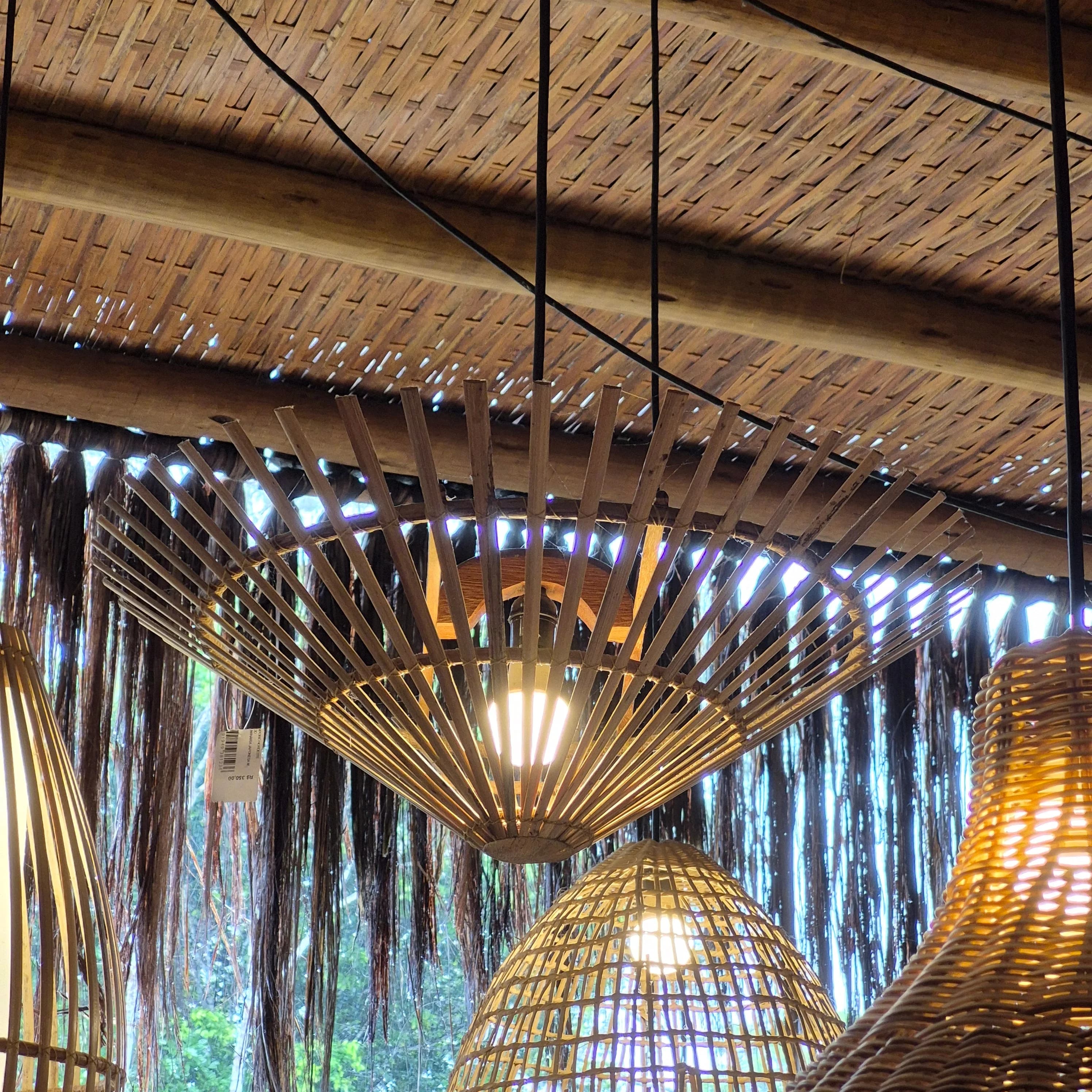 Luminária Chapéu invertido.