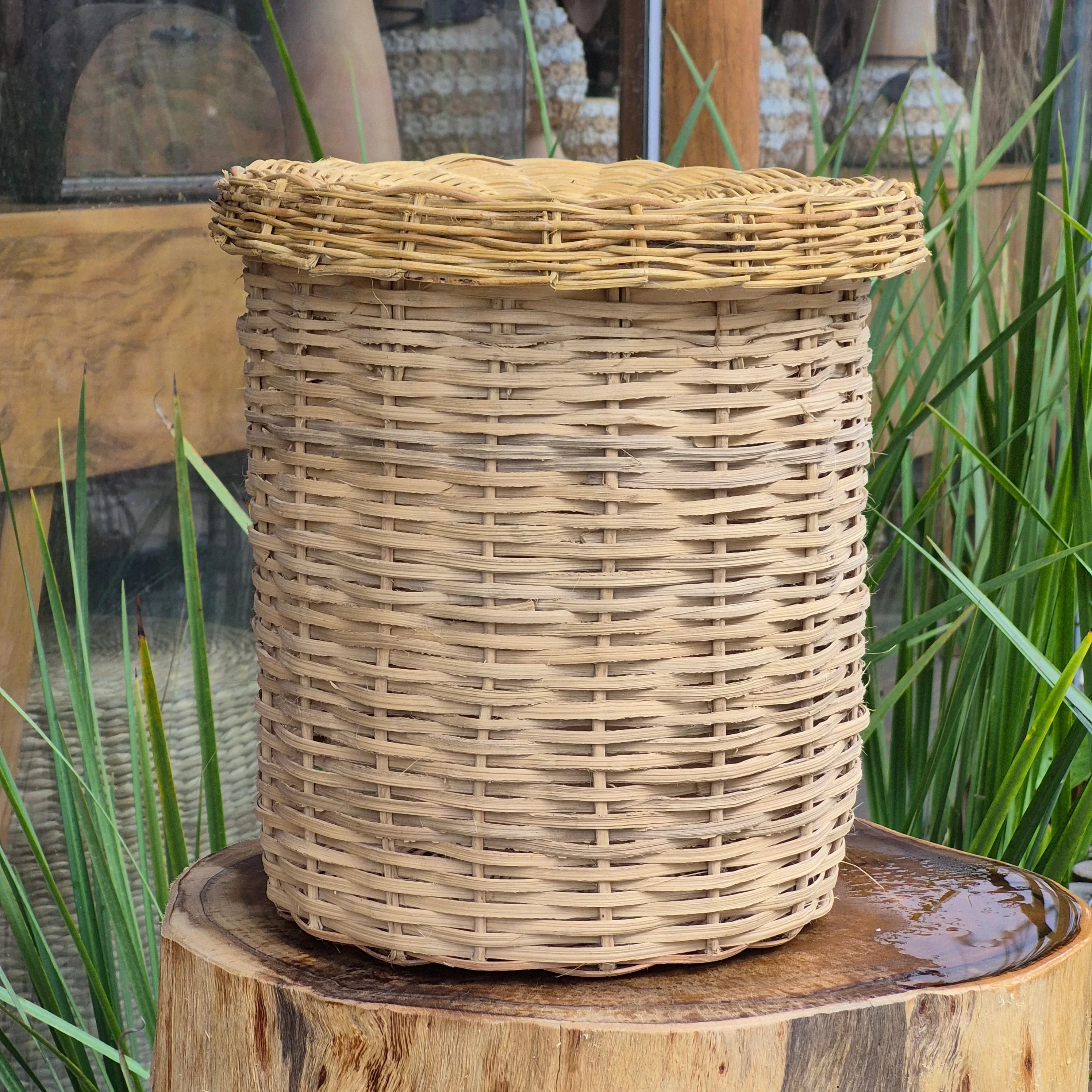 Lixeira de Cipó Natural.