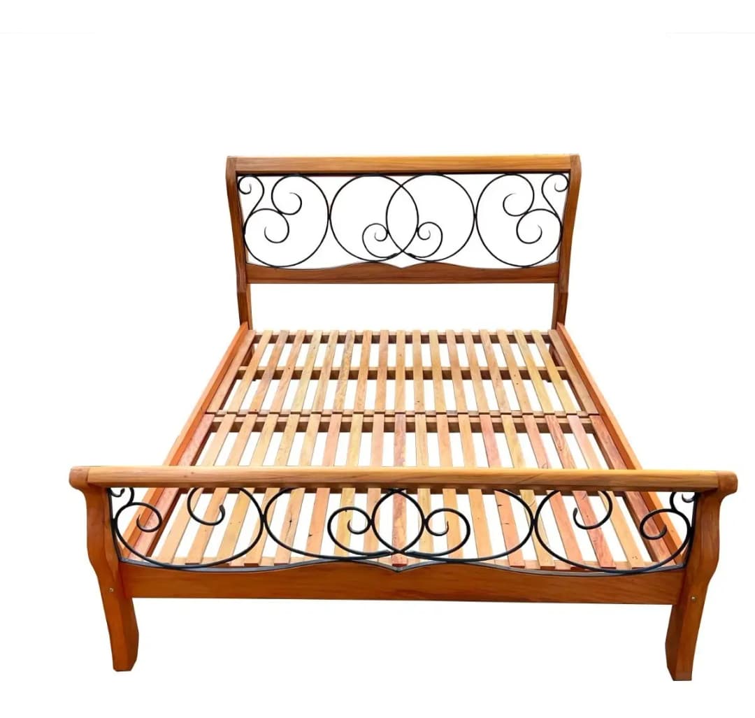 Cama De Madeira C/ Detalhe em Ferro - Peroba Rosa