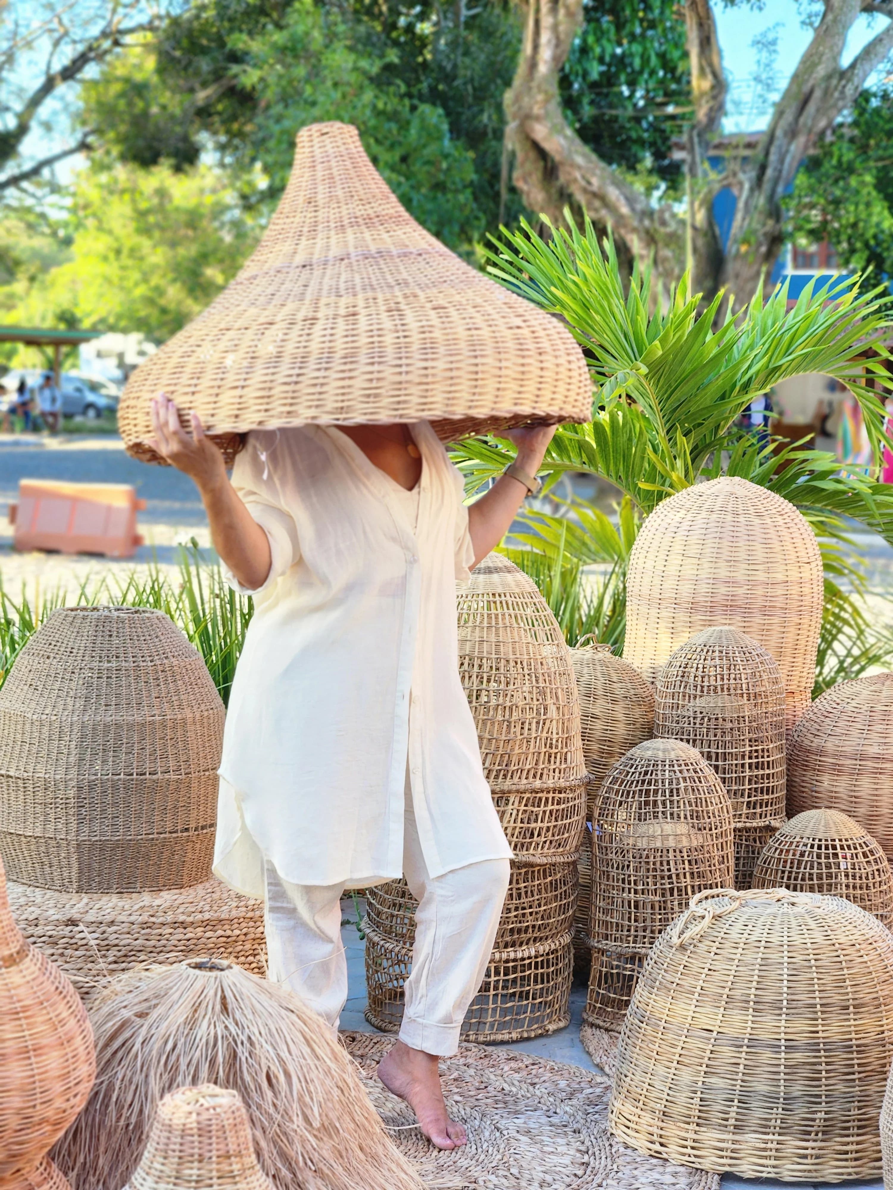Luminária Gota Gigante 60 x 75 cm em Cipó Raspado
