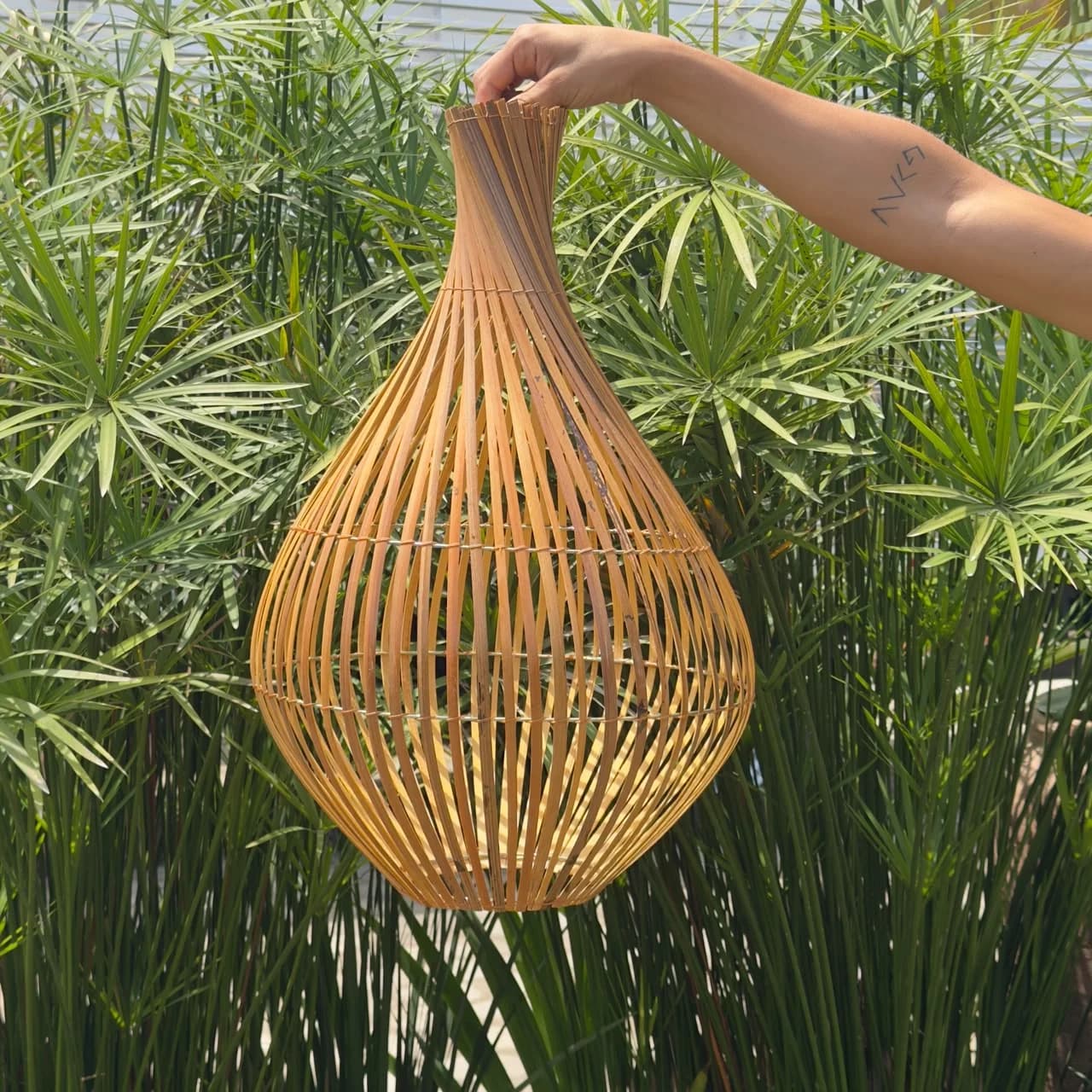 Luminária moringa torcida- Talas de Dendê 3