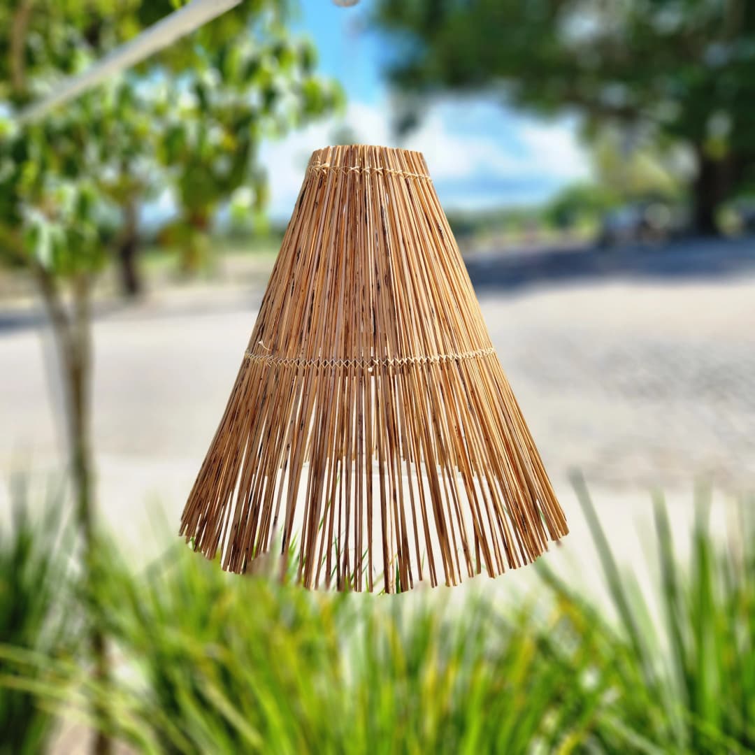 Luminária Cone Talisca de Coco.