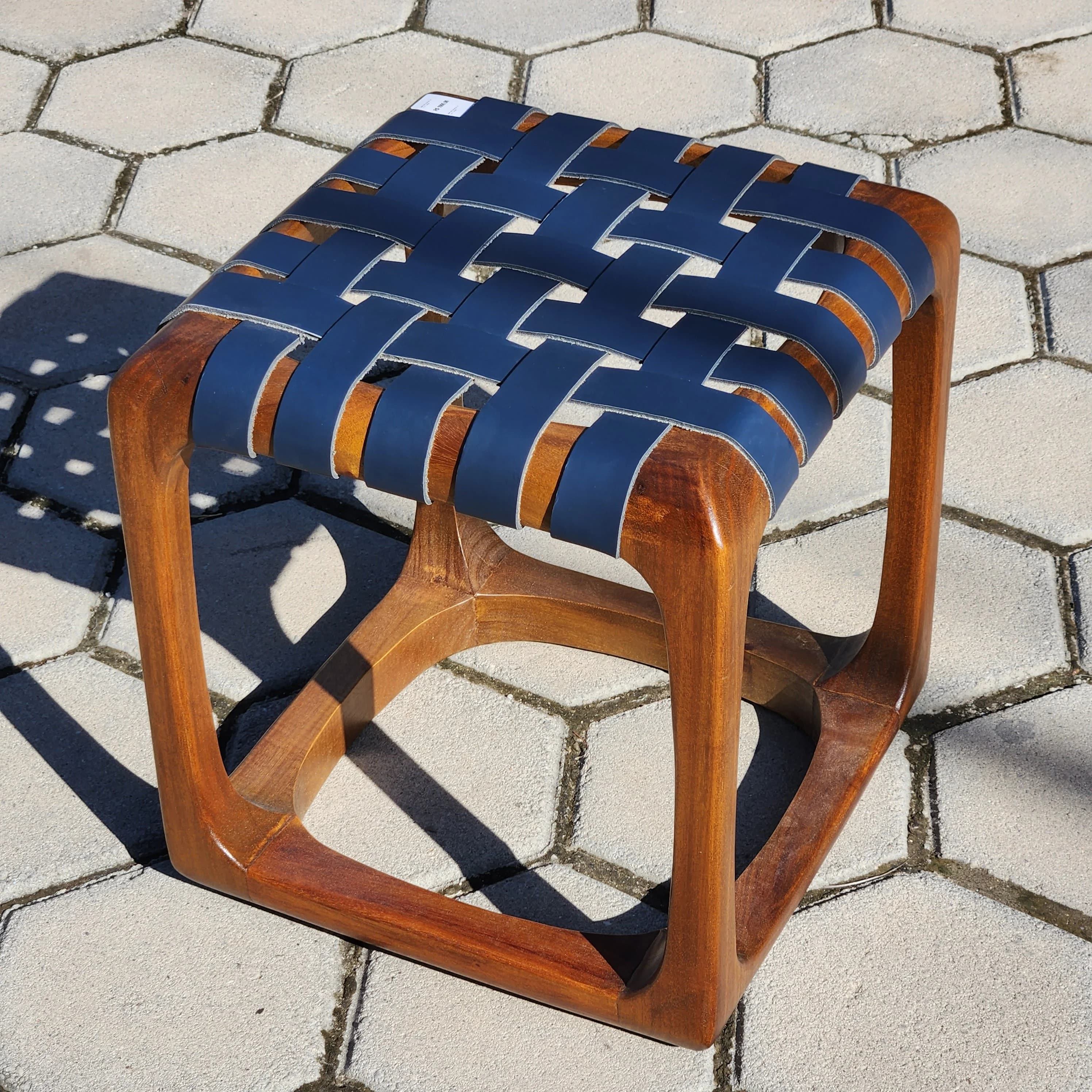 Banco Bungalow Couro Legítimo.