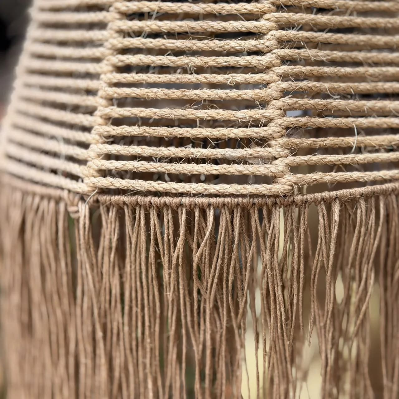 Luminária Cone vazado - Sisal com franja em Rami 2