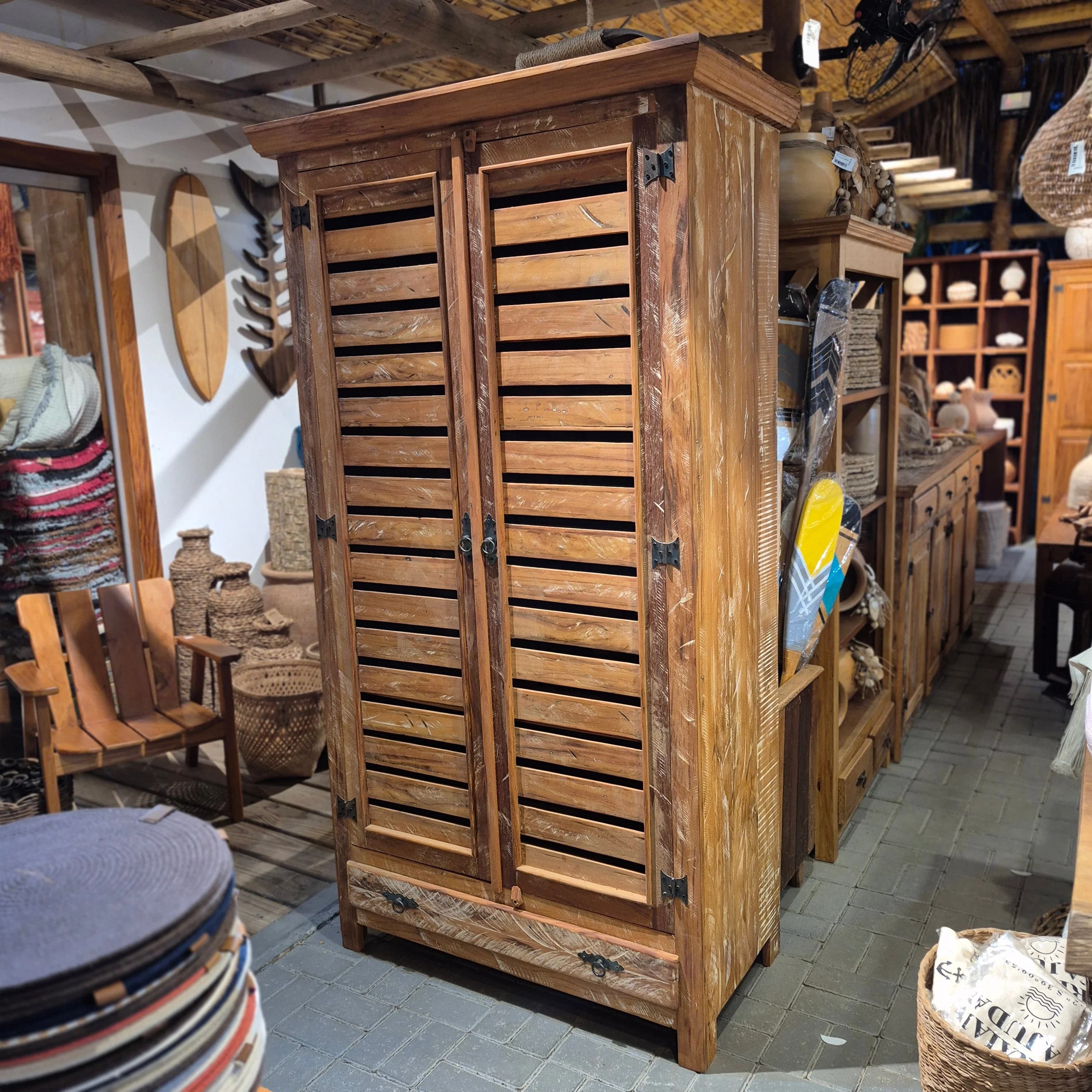 Guarda Roupa de Madeira Peroba.