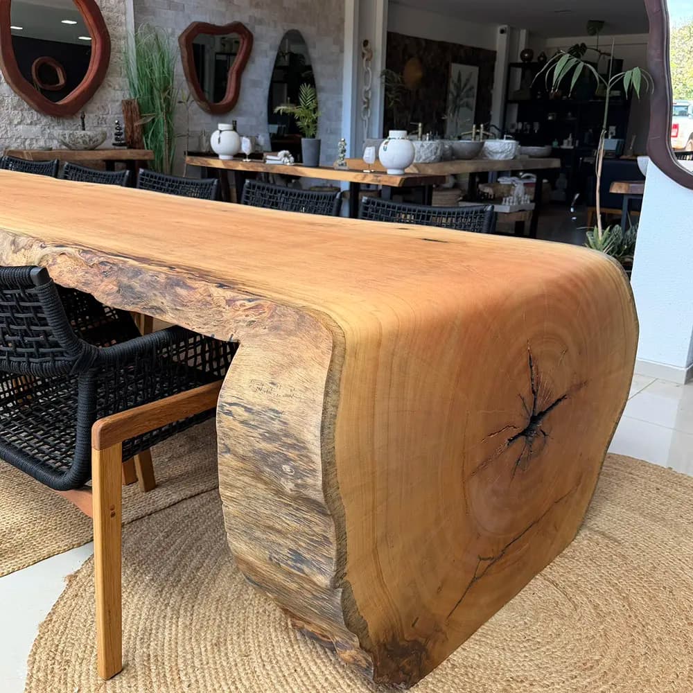 mesa_de_jantar_cascata_em_madeira_macia_pequi_pret_3_20251230154923_d116d07dd69c.webp